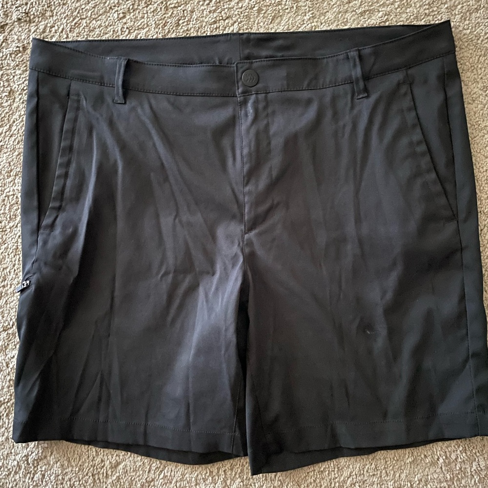 Men’s flat front black golf shorts